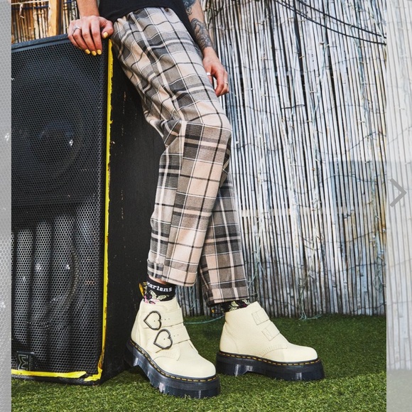 Dr. Martens Shoes - DR MARTENS DEVON HEART LEATHER PLATFORM BOOTS
